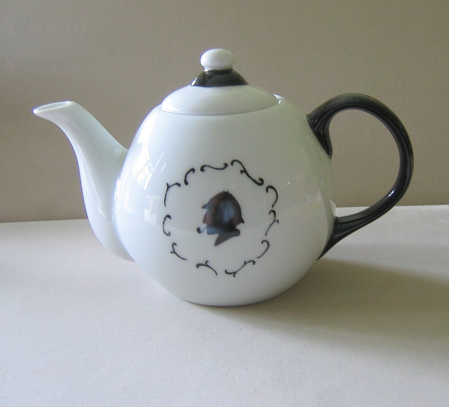 Round Sherlock Holmes Teapot