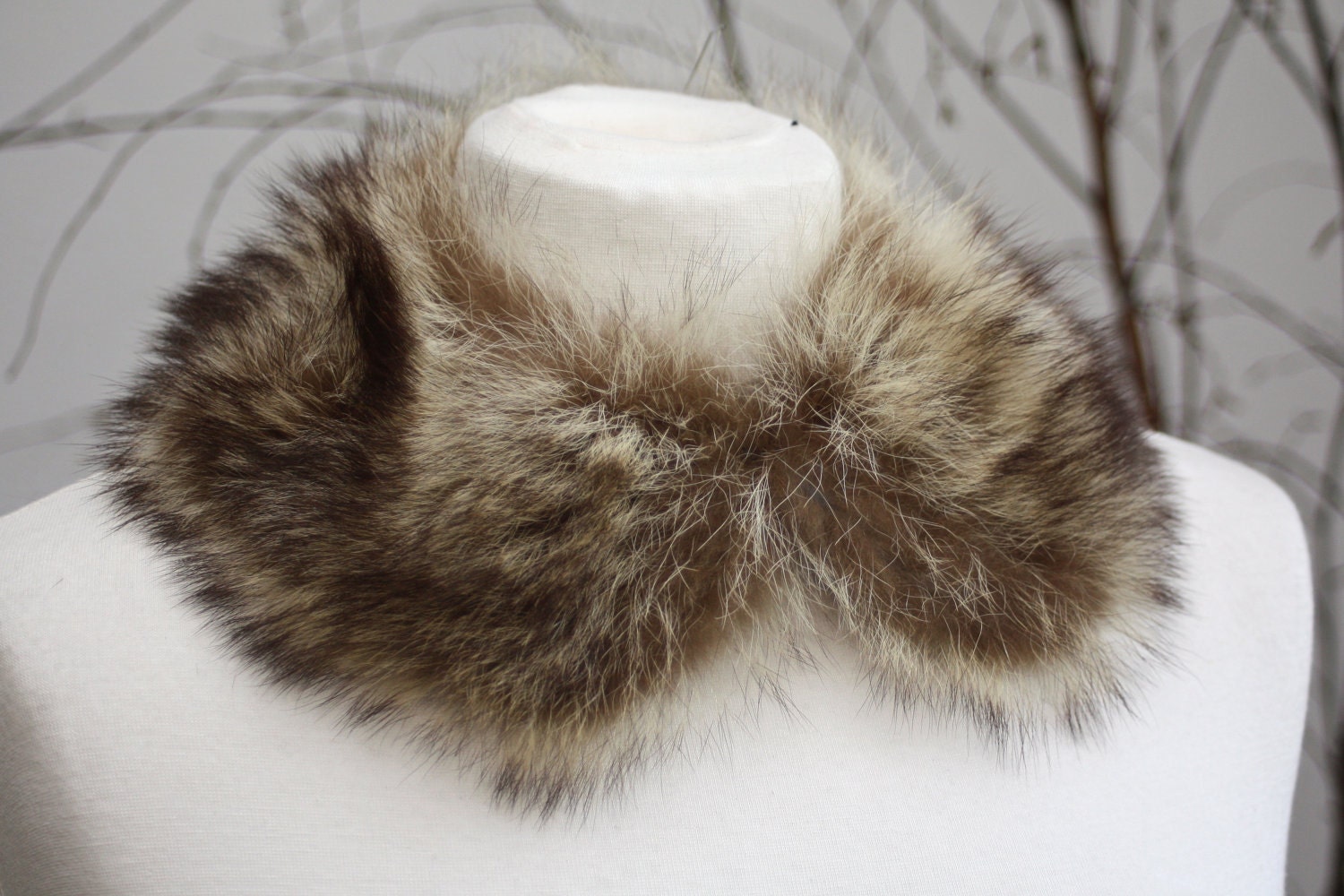 VINTAGE brown / tan fox fur collar with button by ParaNoire