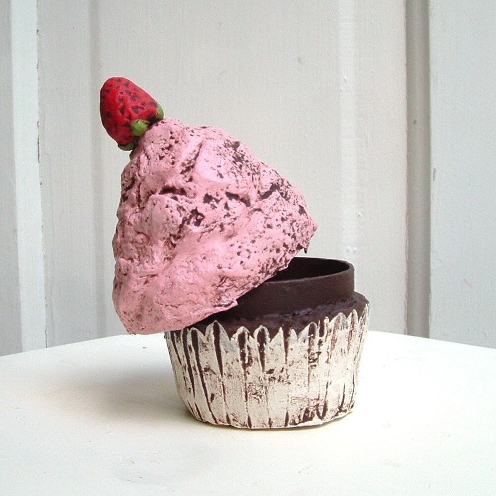 A Sweet Treat Cupcake Box Papier Mache