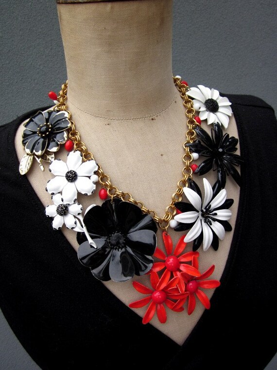 SALE Vintage Necklace Enamel Flower Necklace Flower Power
