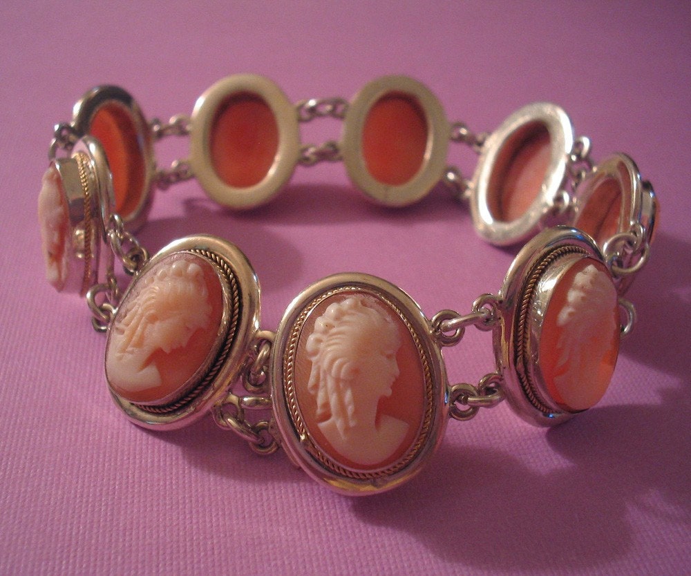 Vintage Italian Cameo Bracelet V07