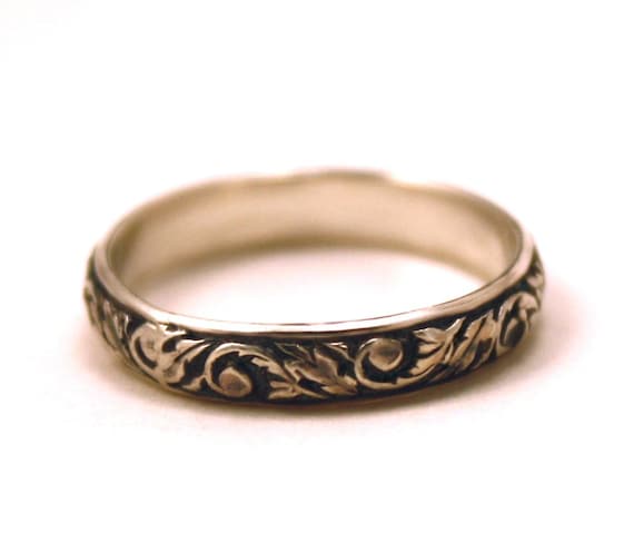 Items similar to Victorian Wedding Band womens single band Floral ...