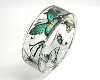 Butterflies Bangle, Emerald and Black Butterflies in Clear Resin Bracelet, Animal Bracelet, Botanical Jewelry