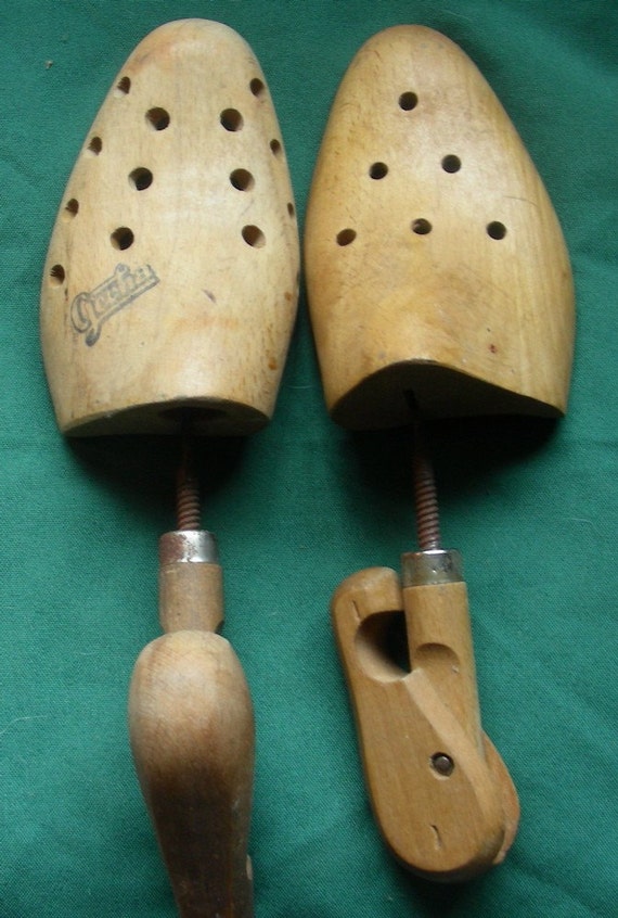 vintage-wooden-shoe-forms
