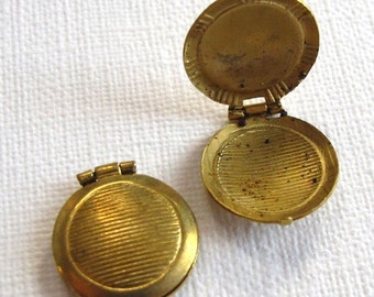 Vintage Raw Brass Round Lockets (6X) (L502)