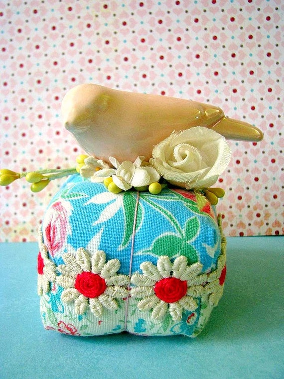 CUTE Vintage Pretty Pink Bird Pin Cushion