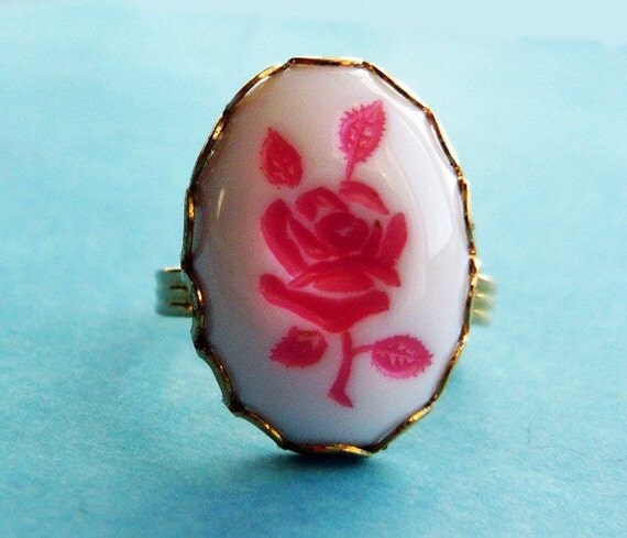 Vintage Pink Rose Cameo Ring by MaruMaru on Etsy