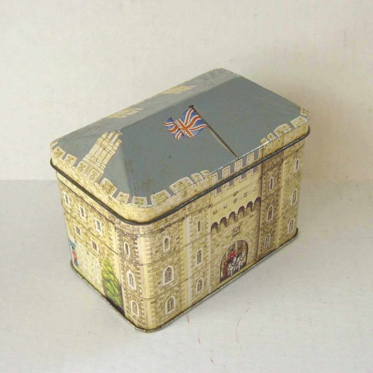 Vintage Windsor Castle Tin Bentley's of London Ian Logan