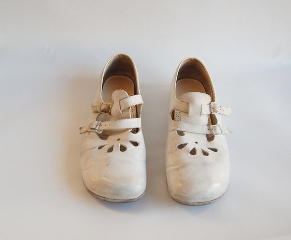 white double strap MARY JANE shoes 8 by CelebrationVintage on Etsy