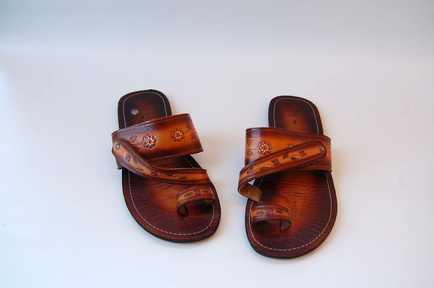 SALE// hand tooled summer mexican sandals 7