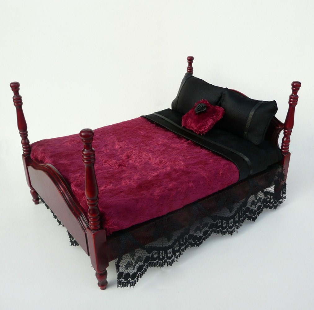Dollhouse Miniature Mahogany Bed Witch by kaleidoskopicromance