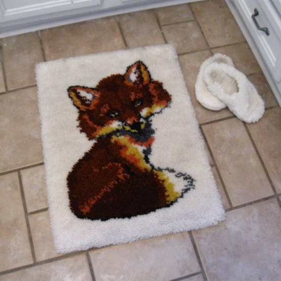 VIntage fox latch hook rug or bath mat