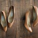 vintage tan leather architectural heels / size 7