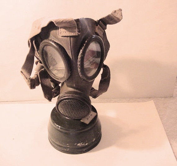 gas mask No.3 Pirelli post WWII army surplus Italian made