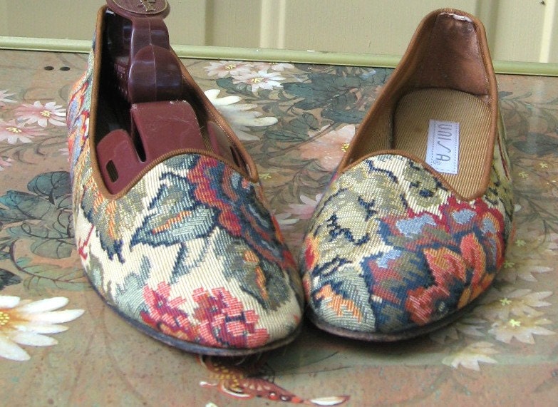 Elegant vintage Flat Floral Tapestry Shoes by Unisa