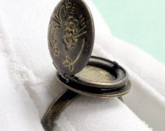 SALE Novelty Ring, Poison Ring, Poison Locket Ring, Novelty Jewelry, Gothic Ring