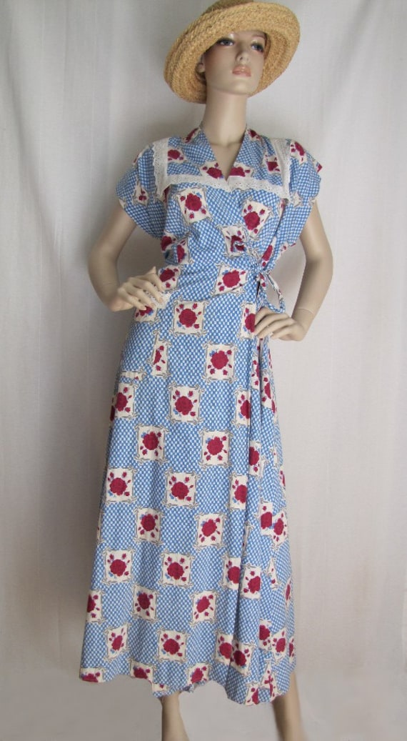 Farmers Wife Vintage 1940s 50s Cotton Floral Dress/ Robe