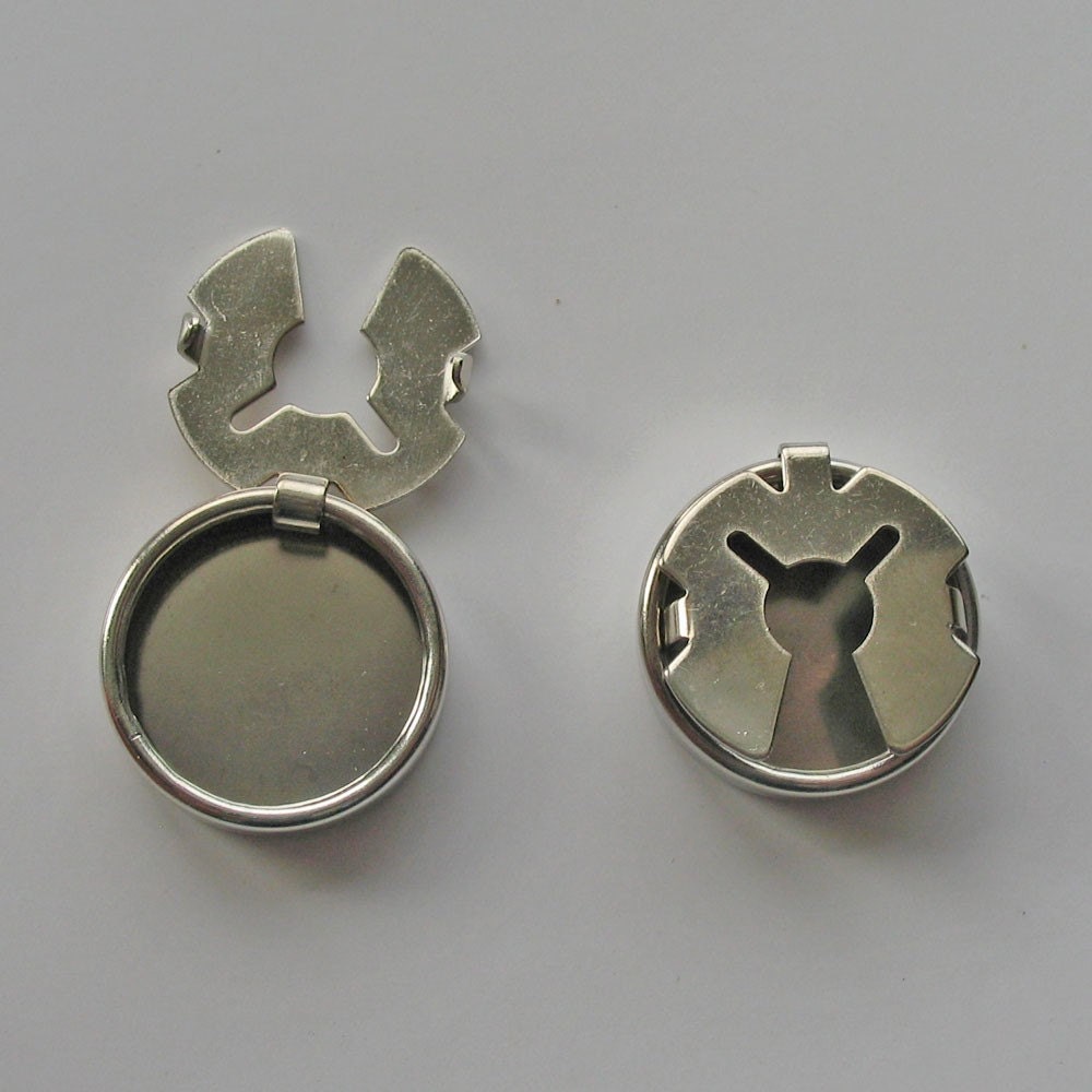 Transform clothing with these 12 Locking Button Covers