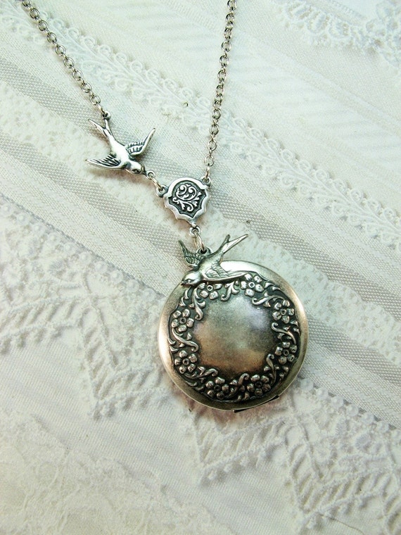 Items similar to Silver Locket Necklace - Silver Sparrow Wreath Locket ...