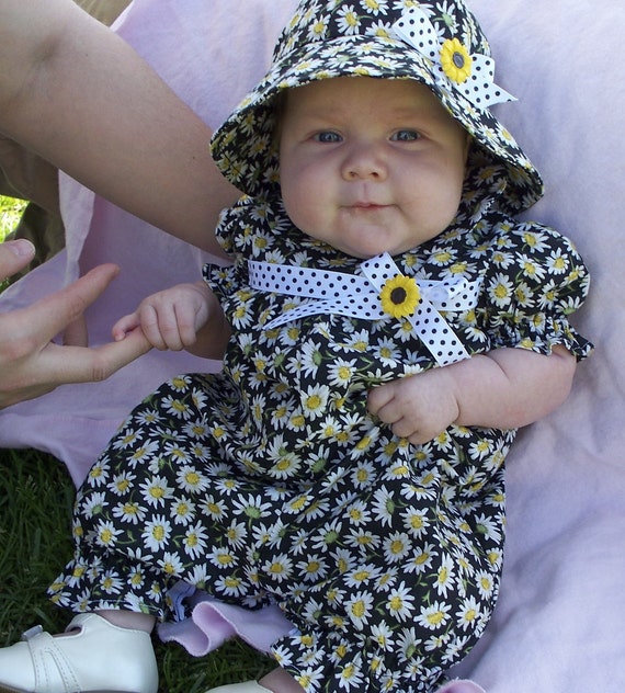 Upsa Daisy One-Piece ROMPER and HAT, Size 3 Months