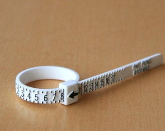 Ring Sizer - Plastic and Reusable - Determine Your Ring Size - Gauge Finger Sizer - Men Women and Child Size - Measure Check Your Ring Size
