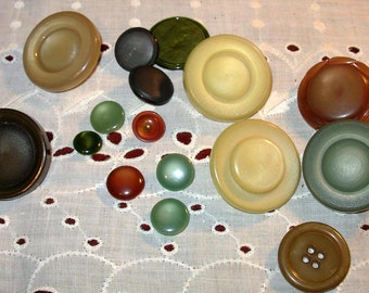 REDUCED!!! Bakelite Buttons Qty 16 Various Sizes and Colors True Vintage