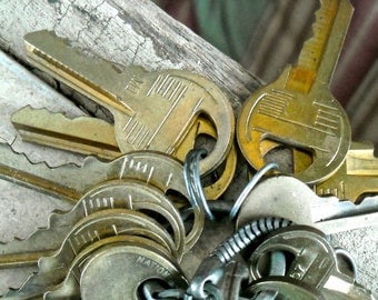 vintage keys small quantity 3 keys steampunk