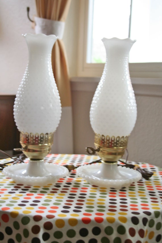 Pair Of Vintage Hobnail Milk Glass Vanity Or Bedside Lamp 7525