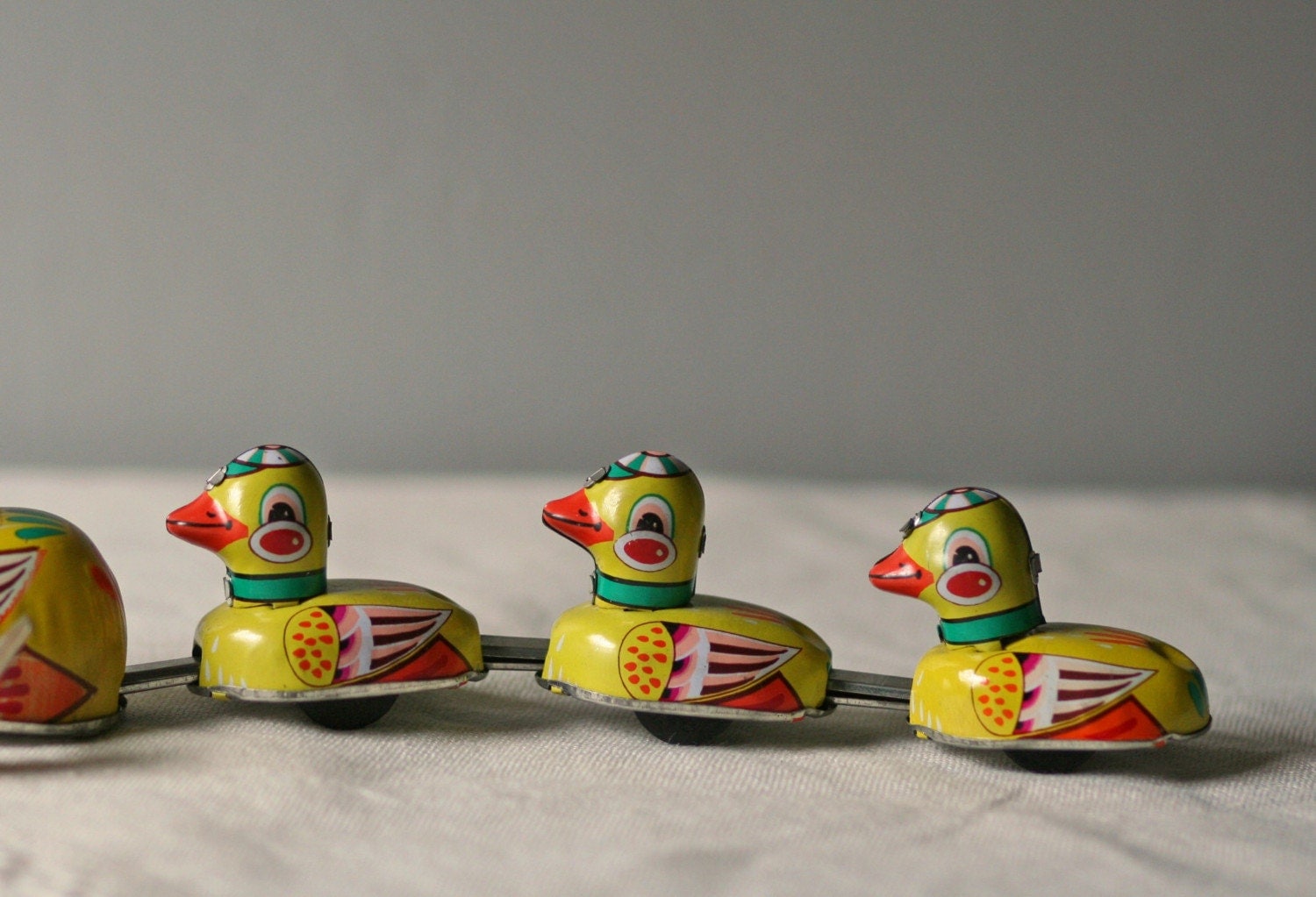 vintage tin/metal wind up toy mother duck and ducklings