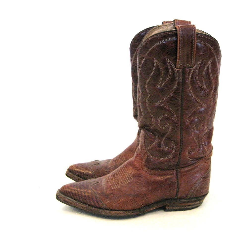 vintage Perfectly Worn Cowboy Boots .....Size 6