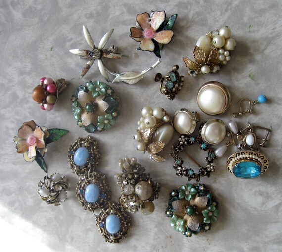 SALE Vintage Costume Jewelry Brooches for Brooch by Retro2GoGo