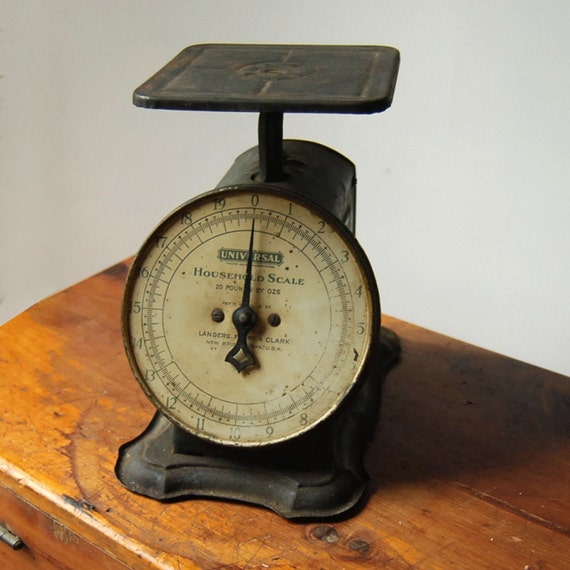 Vintage Universal Household Scale Early 1900s by by CalloohCallay