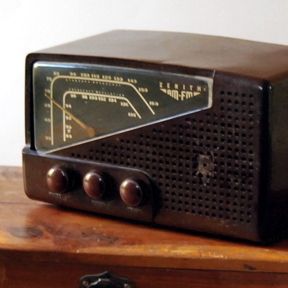 Vintage Zenith AM-FM Tube Radio Model S-14549 with Bakelite