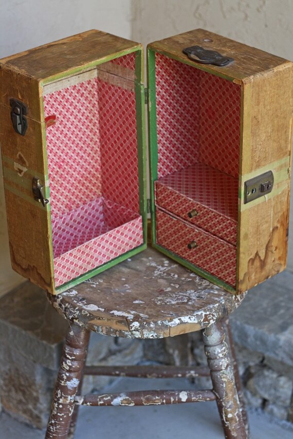 Vintage Doll Clothes Trunk or Suitcase by Cass Toys