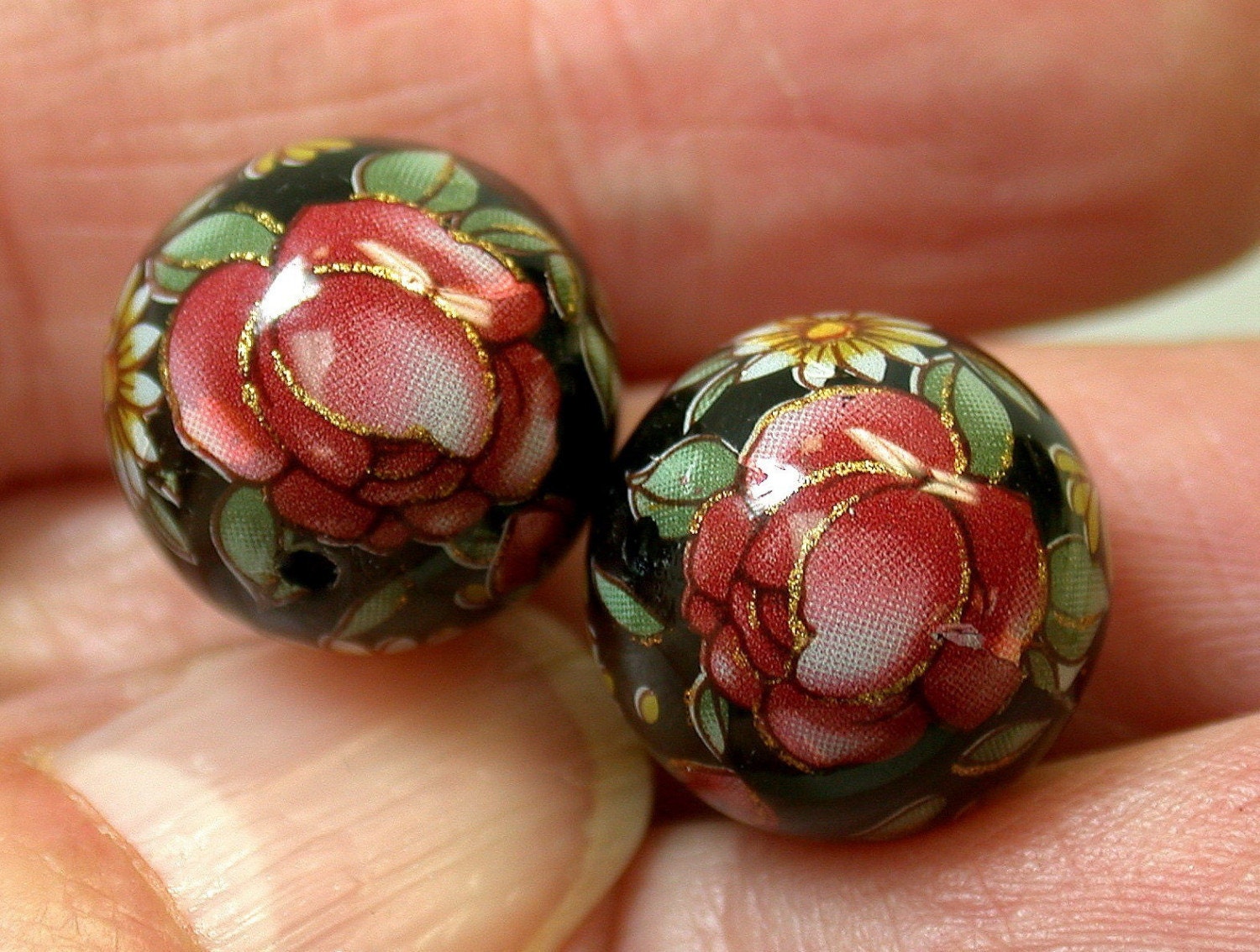 VINTAGE JAPANESE TENSHA BEADS black red rose 14mm by EurekaEureka