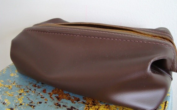 Vintage men's leather dopp kit