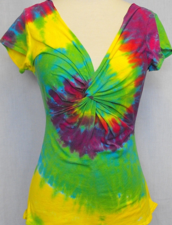 twisting shirt for tie dye