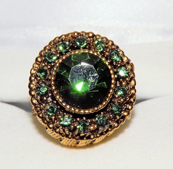 Emerald Green Gold Poison Ring Vintage by SmArtsyJewelry on Etsy