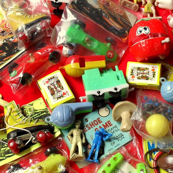 Vintage Vending Machine toys by vintagetea on Etsy