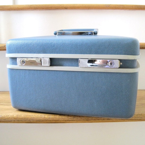 Vintage Train Case Blue 1960s Samsonite Royal by TheFabPad