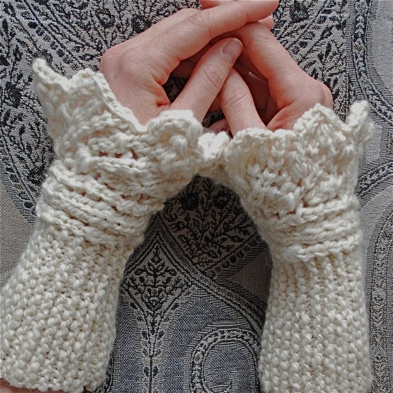 Knitting pattern PDF wrist warmers Cassy's