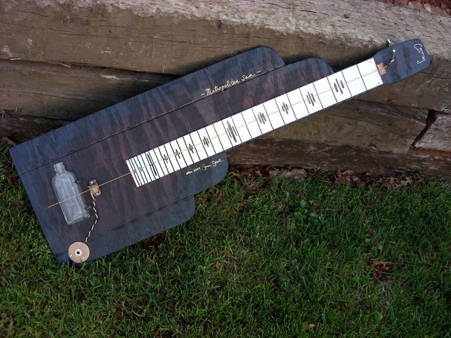Electrified DIDDLEY BOW one string guitar built by Shane