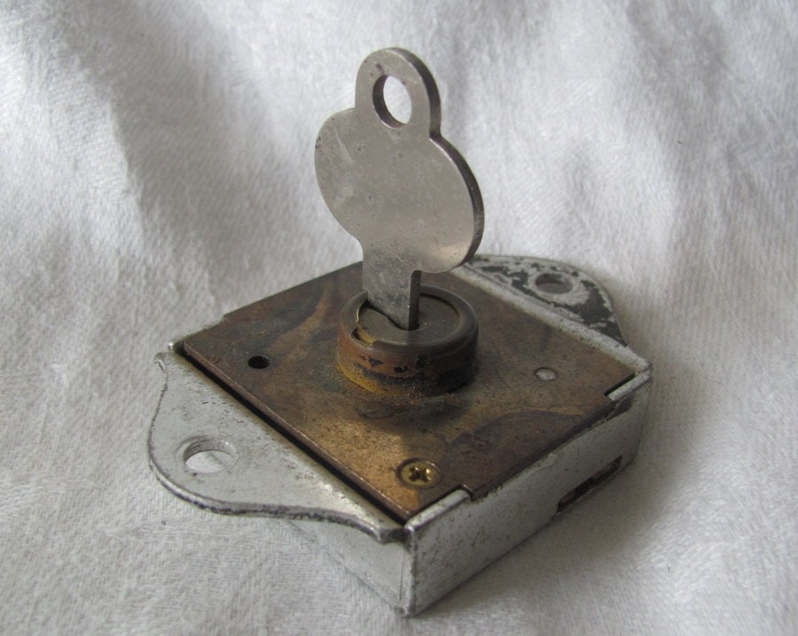 VINTAGE YALE LOCK AND KEYpf by AuntSuesVintage on Etsy