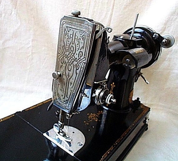 1935 Singer Featherweight Sewing Machine 221-1 Early Scroll