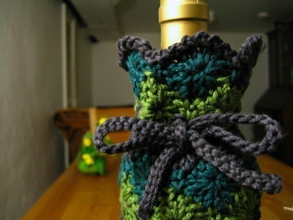 pattern crochet wine bag gift eatyourgreens Harlequin Crochet Bottle Cozy Wine by Pattern