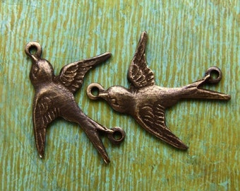 Connector Bird Charms - 2 pcs - Antiqued Brass Swallows - Patina Queen
