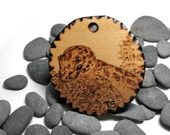 Gecko pendant by Tanja Sova