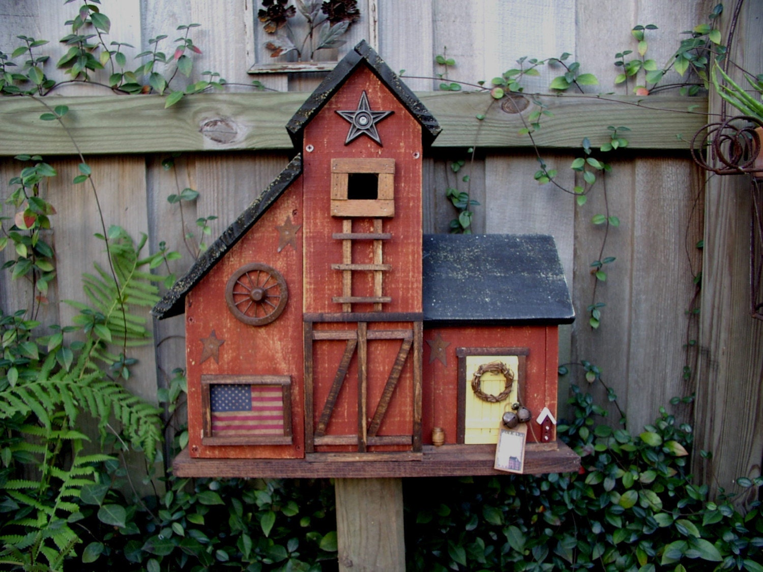 Large Primitive Folk Art Country Barn Birdhouse