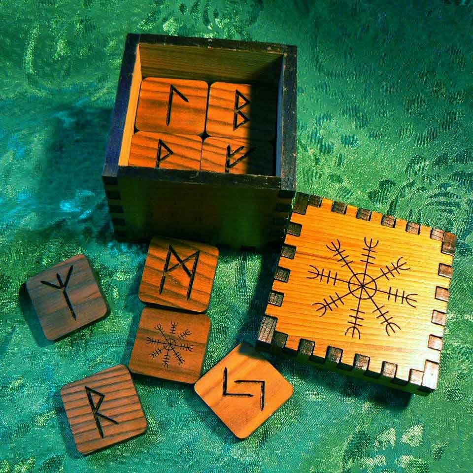 Aegishjalmer Viking Rune Cube