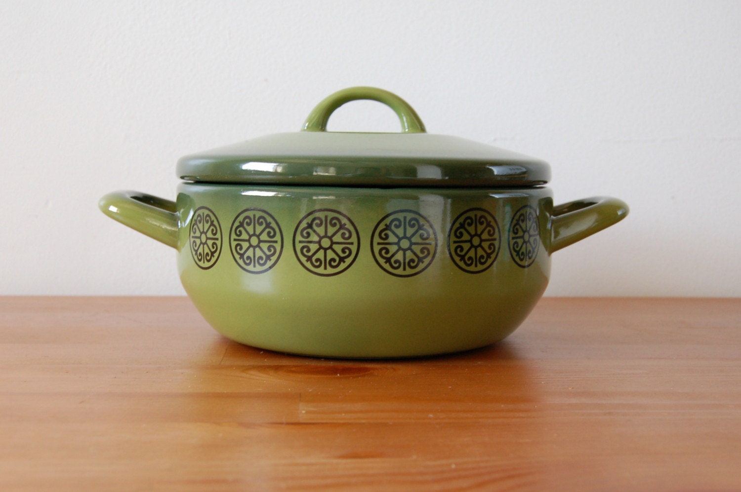 vintage cookware. OLIVE green enamelware by thevintageholicfrog